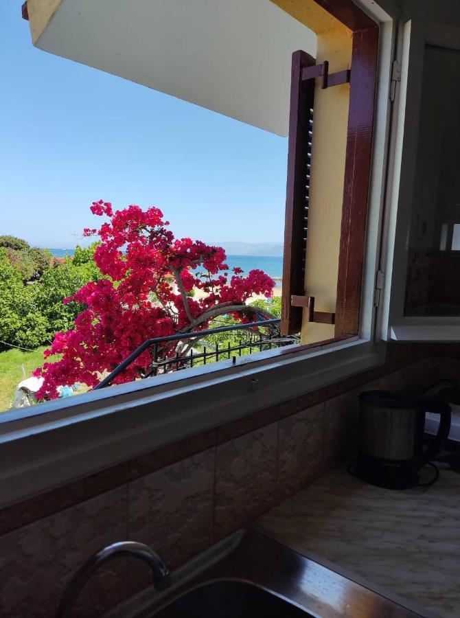 Cavos Sunrise Beach Apartments Kavos Ngoại thất bức ảnh