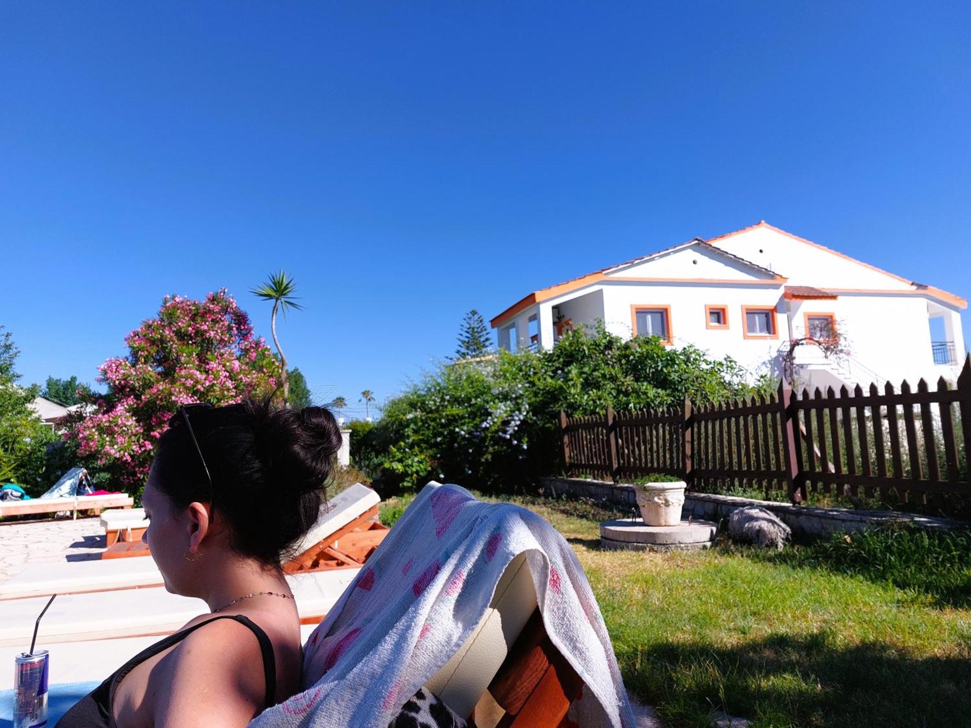 Cavos Sunrise Beach Apartments Kavos Ngoại thất bức ảnh