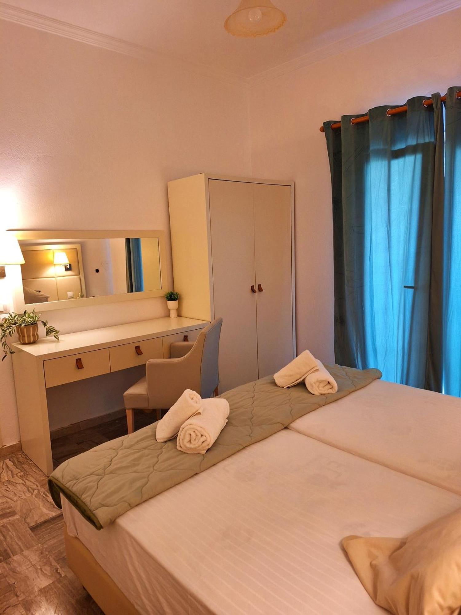 Cavos Sunrise Beach Apartments Kavos Ngoại thất bức ảnh