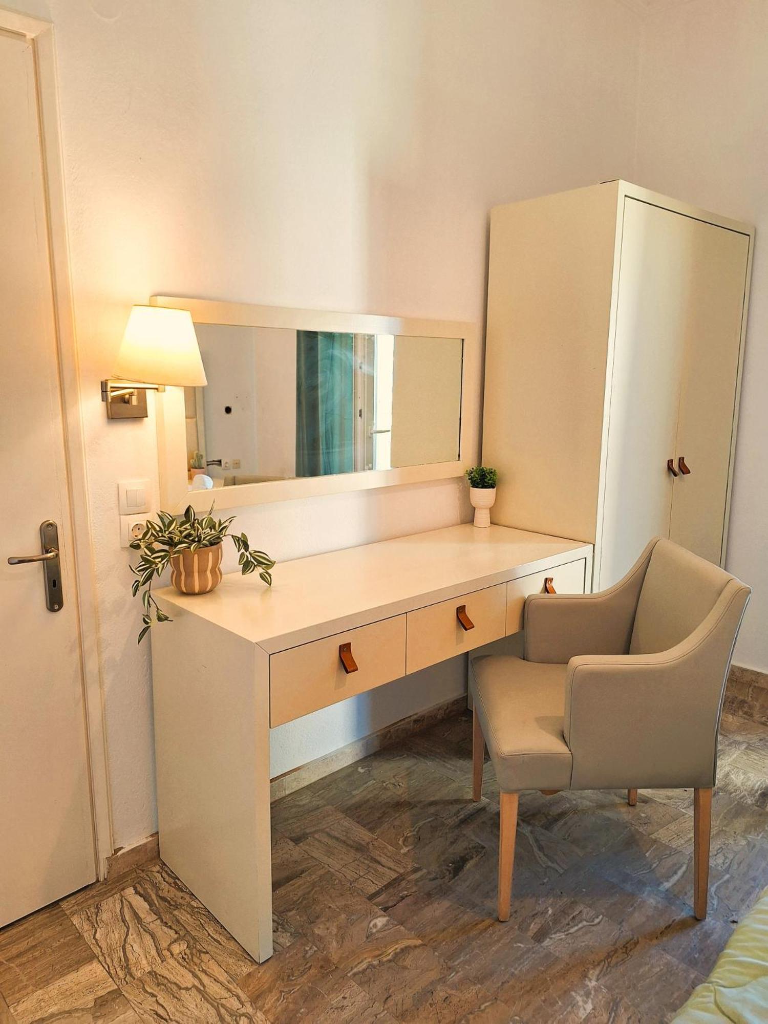 Cavos Sunrise Beach Apartments Kavos Ngoại thất bức ảnh