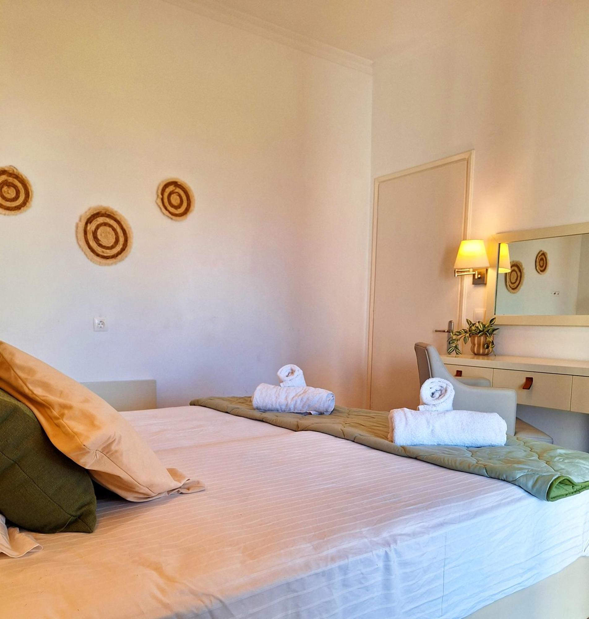 Cavos Sunrise Beach Apartments Kavos Ngoại thất bức ảnh